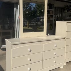 $250 Bedroom Dresser Set obo 