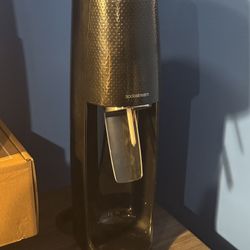 Sodastream With Tank And 11 Bottles 