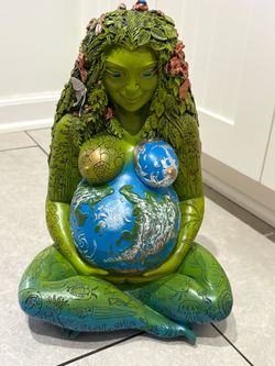 Mother Gaia Statue- like new