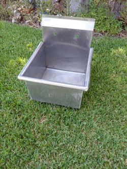 Stainless steel sink