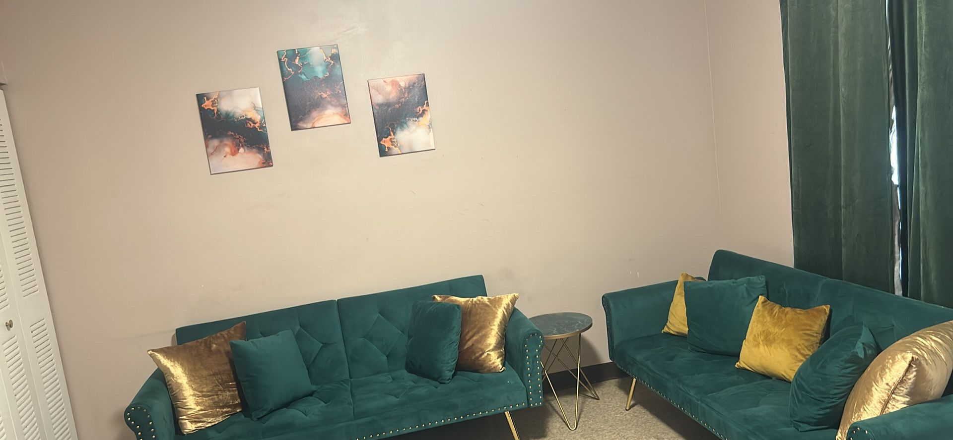 2 piece sofa set green & gold with table and 3 small canvas