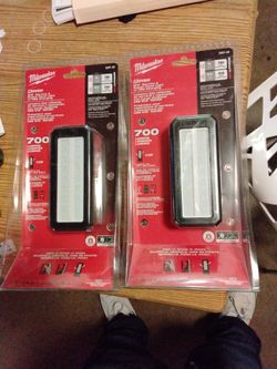 Milwaukee M12 Rover Flood Light