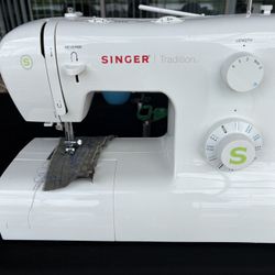 Singer Tradition Sewing Machine