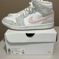 Nike Women’s Air Jordan 1 Mid SE