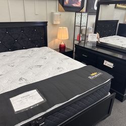 New 4pc Black Bedroom Set (Mattress not Included)