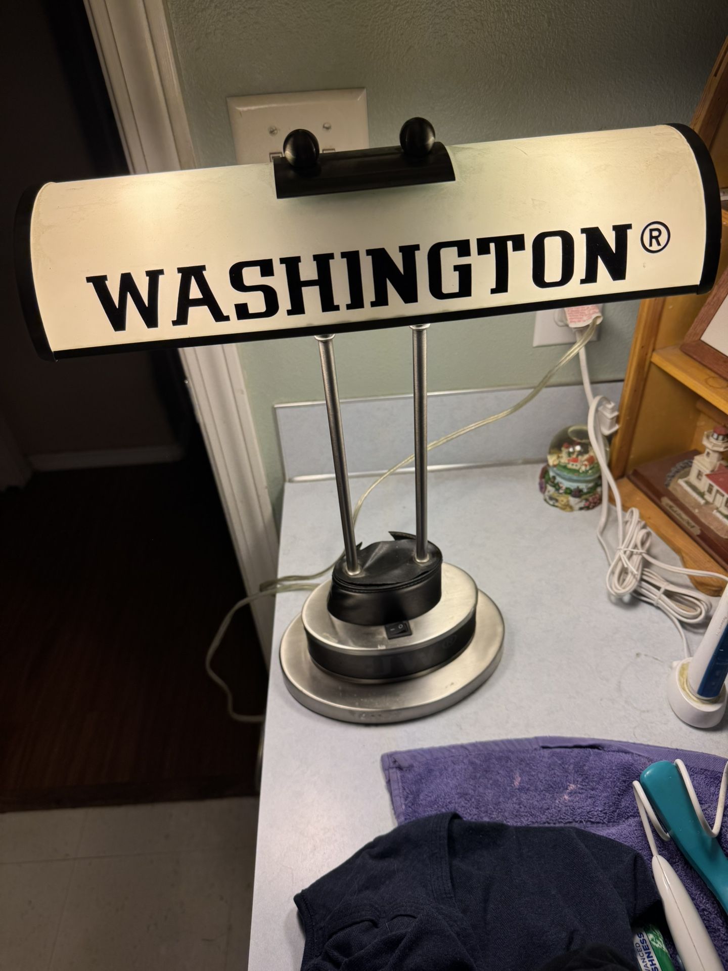 UW Desk Lamp