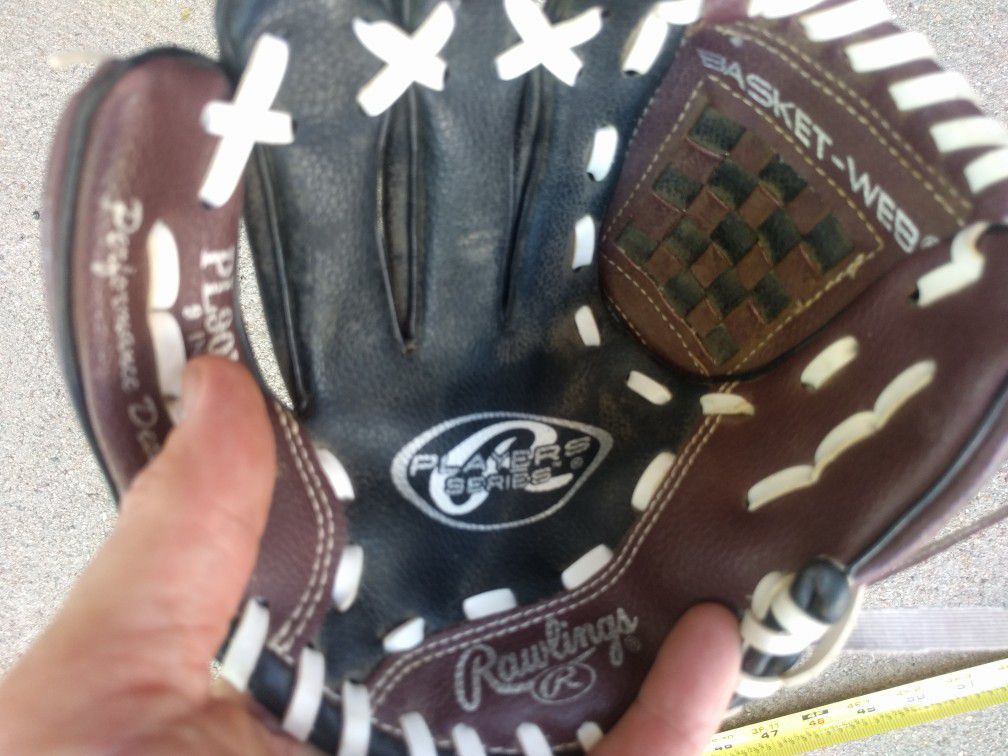 Rawlings youth glove left-handed throw