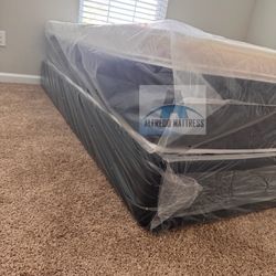 Queen mattress pillow top set with box spring (2pc - new) 