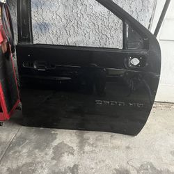 2024/25 chevy silverado right front door OEM 
