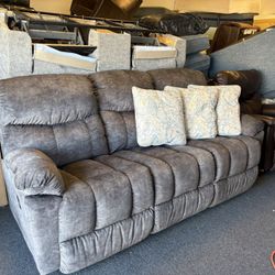 Beautiful Brand New Lazy Boy Motion Recliner Sofa / Couch 900. Free Delivery 