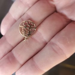 Chinese Gold Pendant 8 Kt Gold