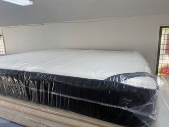 KING SIZE DREAMCLOUD MATTRESS