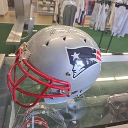 New England PATRIOTS AUTOGRAPHED WES WELKER HEMET FULL SIZED