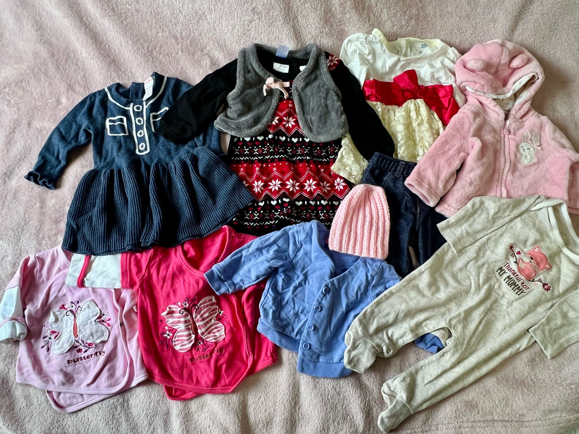Bundle fall or winter clothes like new! Size 3-6 months old