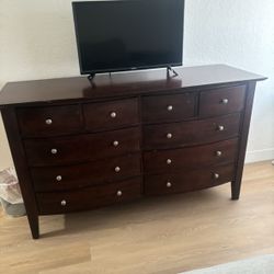Dresser And Nightstands