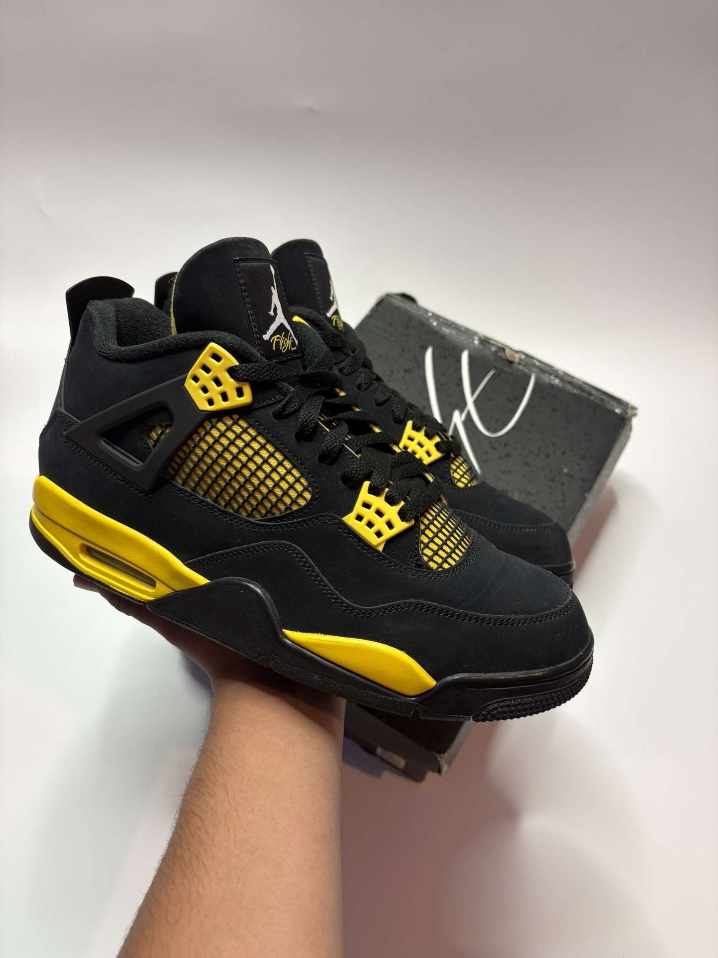 Jordan 4 Thunder