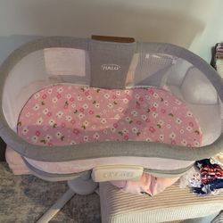 Halo Swivel Bassinet 