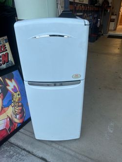 Daewoo White Top-Freezer Refrigerator