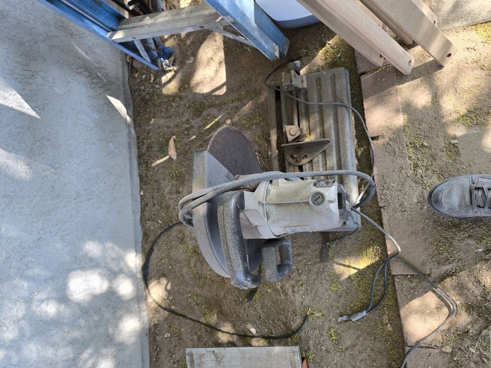 Black N decker Metal 14" Chop Saw With New Cutting Wheels..