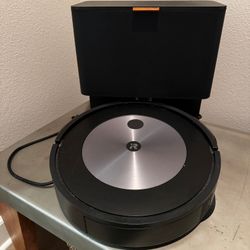 iRobot Roomba j7, Self Emptying Vacuum