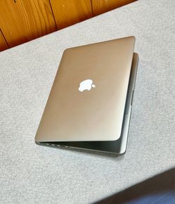 Apple MacBook Pro 13” Retina i5/8GB/256GB SSD $180
