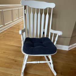 rocking chair with pad