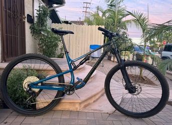 Rocky Mountain Instinct Alloy 10 Mountain Bike