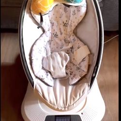 4Moms Mamaroo Swing 