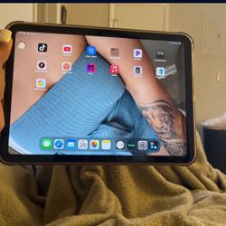 10th Gen Silver iPad 
