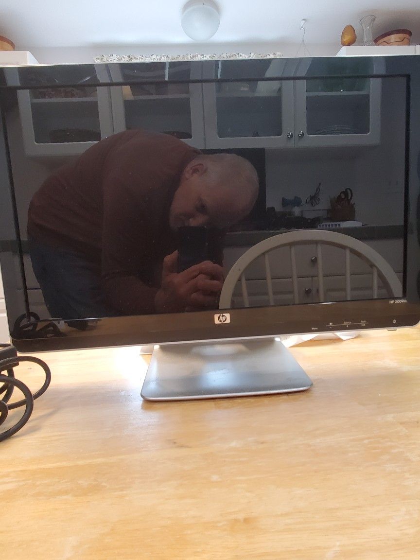20" HP Computer Screen, Keyboard And Mouse