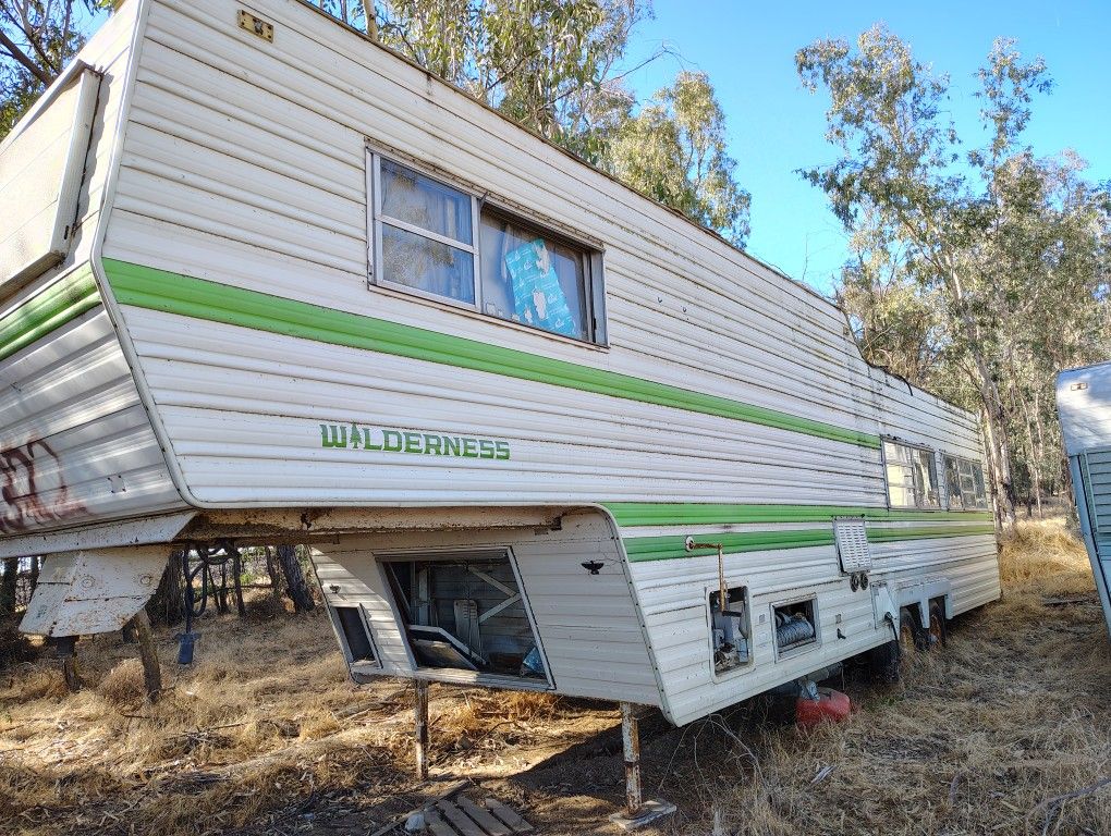 1978 Wilderness 31ft 5th wheel