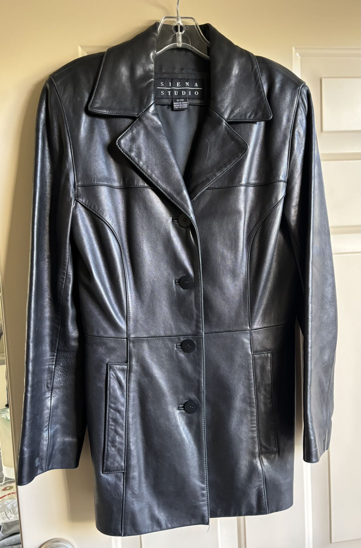 Siena Studio Women’s Genuine Leather Jacket Size Small.