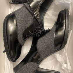 Stuart Weitzman Lace Up Oxford Shoes Size 7 runs Small 