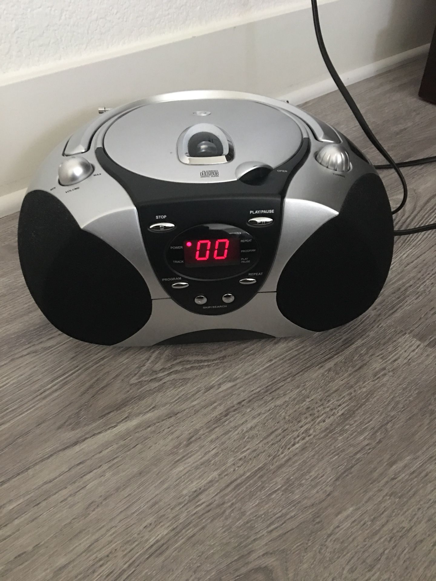 Durabrand CD player with AM/FM player