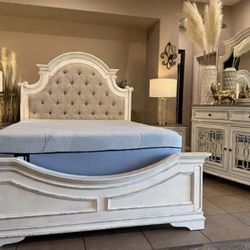 Magnolia Manor Queen Size Bedroom Set Like A New !