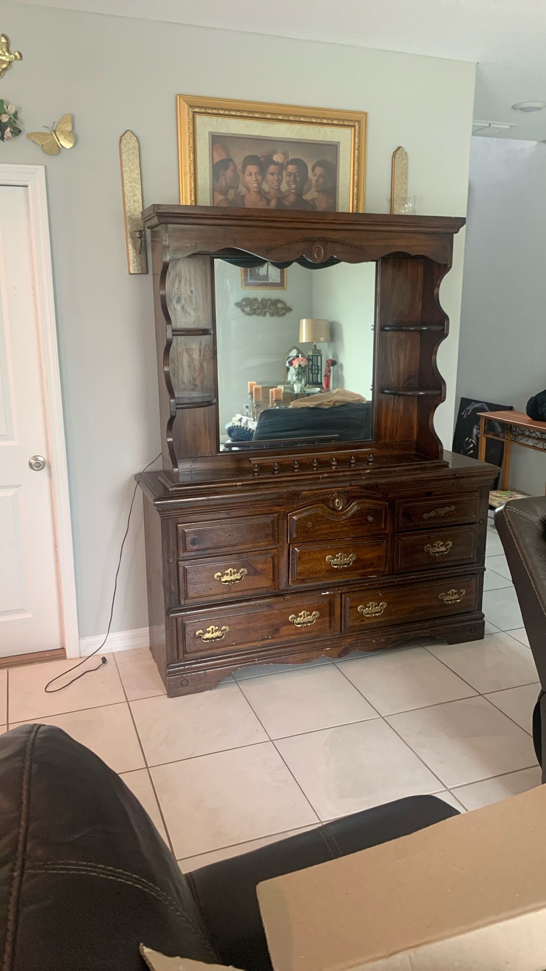 Dresser With Mirror