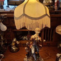  BEAUTIFUL VINTAGE  CAPODIMONTE  LAMP FROM ITALY  WORKS PERFECT GREAT CONDITION  