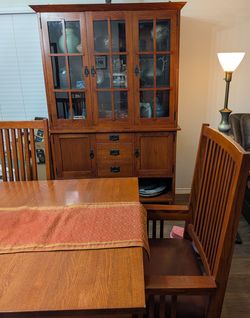 Craftsman Custom Quarter saw Red Oak 6 Seat Dining Room Table & Hutch