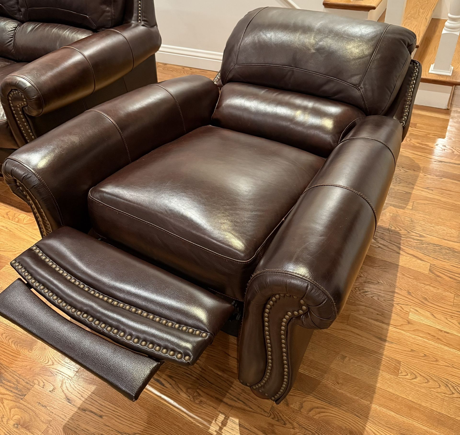 Brown Leather Chair Set 