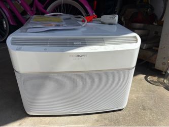 Air conditioner 8,000 BTU