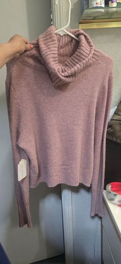 Womans Lg turtle neck top $9