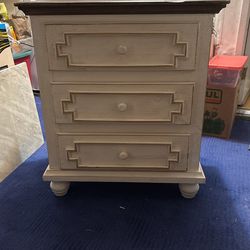 3 drawer Dresser /Nightstand /Side table 