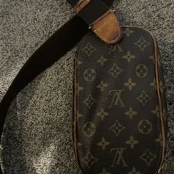 Louis Vuitton Pouchette 