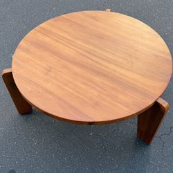 Mid-Century Modern Round Coffee Table – Solid Wood