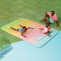 Brand new sun squad giant spraying splash mat