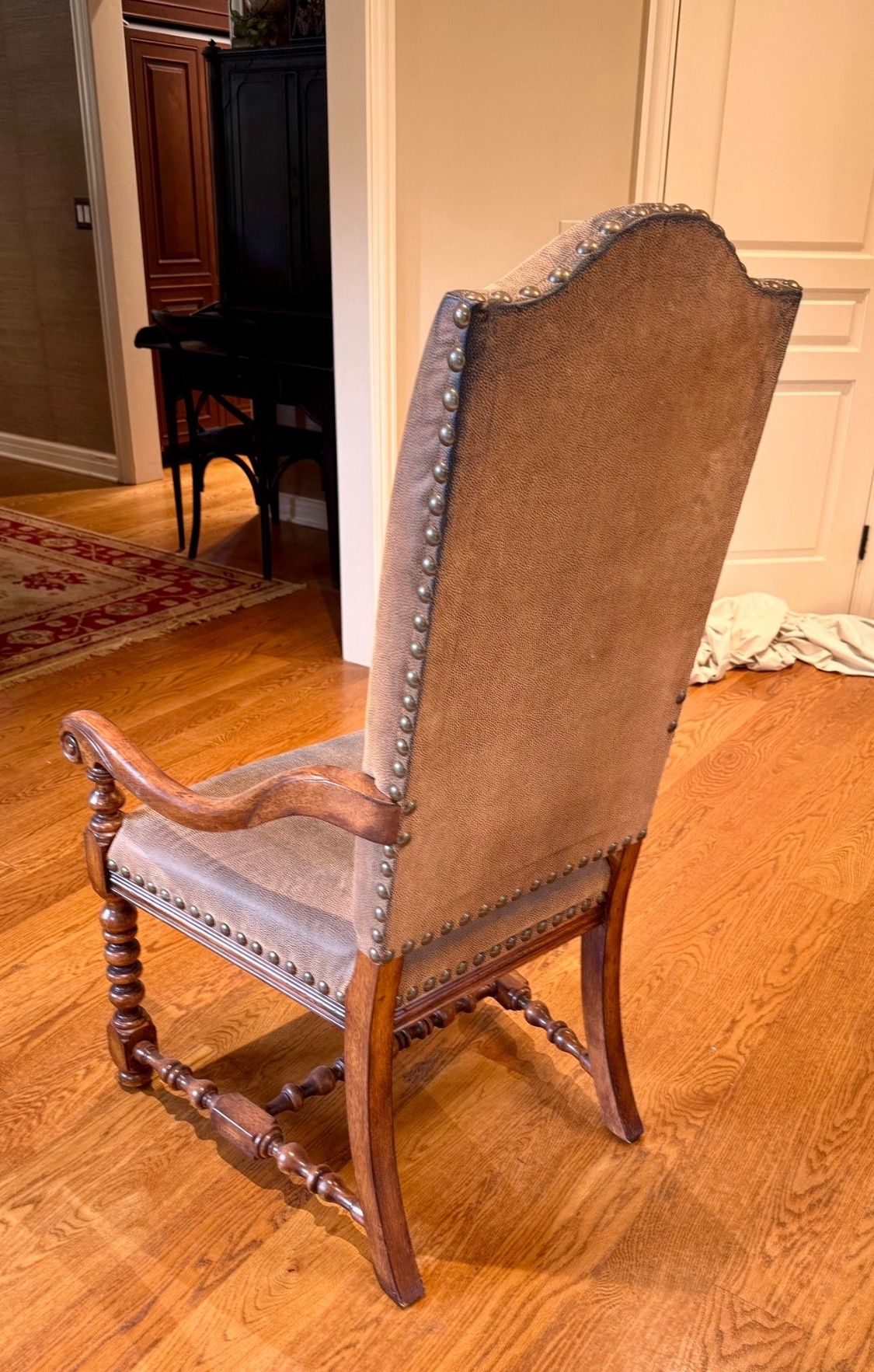 Hooker Furniture Dining Room Set. Buffet, Table, 4 Side Chairs and Two Arm Chairs