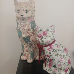 Cat figurines