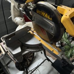 12” Dewalt sliding miter Compound saw With Stand 
