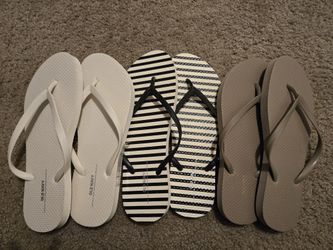 OLD NAVY FLIP FLOPS SZ 9