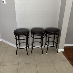 3 like new counter height barstools (28 inches)